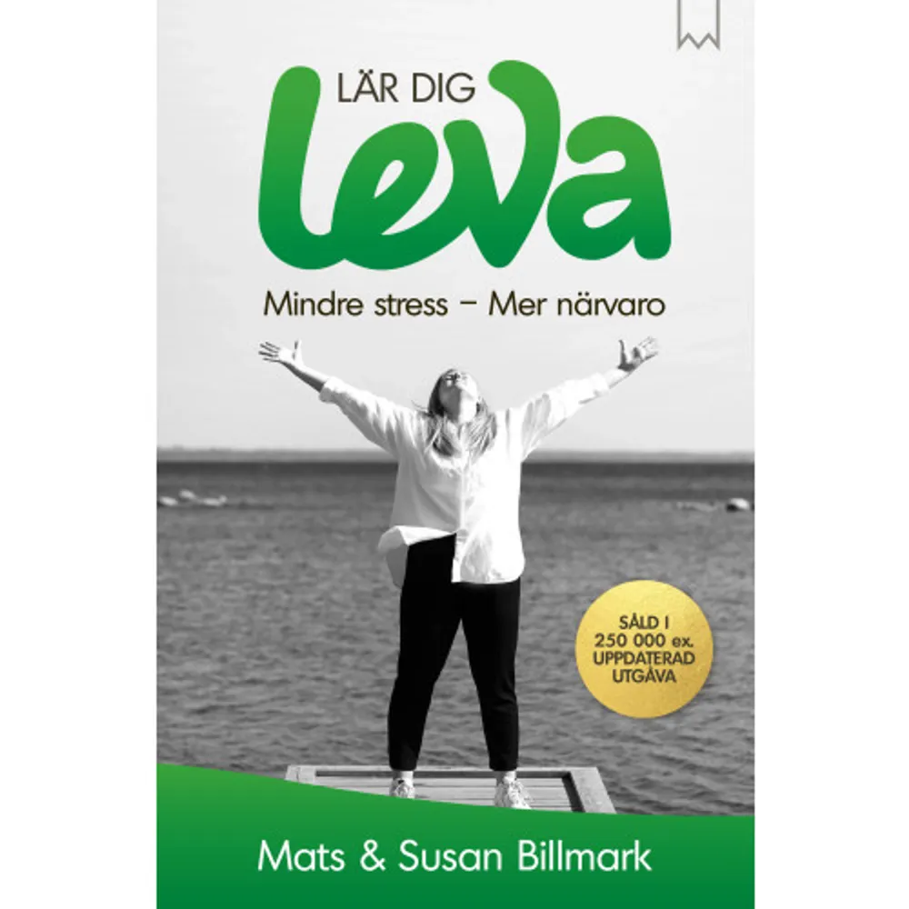 Den nya utgåvan av Lär dig leva är både omarbetad och uppdaterad med nytt material. Mats & Susan Billmark skrev boken för att dela med sig av sina personliga erfarenheter av att komma i balans med livet. Deras uppriktiga råd och kloka insikter har kommit att älskas av läsare i Sverige och i de 30 länder runt om i världen där boken hittills är utgiven. Lär dig leva visar att det är möjligt att komma tillrätta med stress och oro. Hur viktigt kommunikation är för att ett förhållande ska fungera och hur medveten närvaro i nuet är nyckeln till en lugnare, gladare och mer harmonisk tillvaro. Tillsammans med uppföljaren Lär dig leva NU och Lär dig leva i praktiken bildar böckerna en komplett vägledning för den som bestämt sig för att må bra och ta tillvara på livet. En modern klassiker, läsarna hyllar boken och kallar den för sin livsbibel Tidningen Metro     Format Danskt band   Omfång 253 sidor   Språk Svenska   Förlag Bookmark Förlag   Utgivningsdatum 2020-09-30   Medverkande Susan Billmark   ISBN 9789189087156  . Böcker.