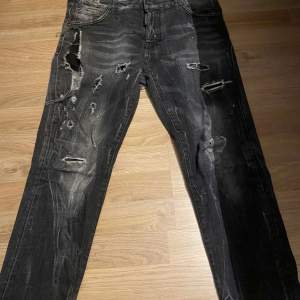 Säljer mina Ds2 jeans, dem är i gott skick 8/10