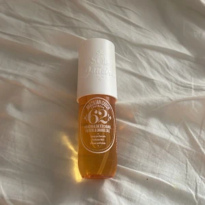 Parfym från Sol de Janeiro - Säljer en härlig parfym från Sol de Janeiro med doft av pistage och saltad karamell. 90ml. Aldrig använd, säljer då jag har de två andra storlekarna och behöver inte denna 😄pris kan diskuteras 