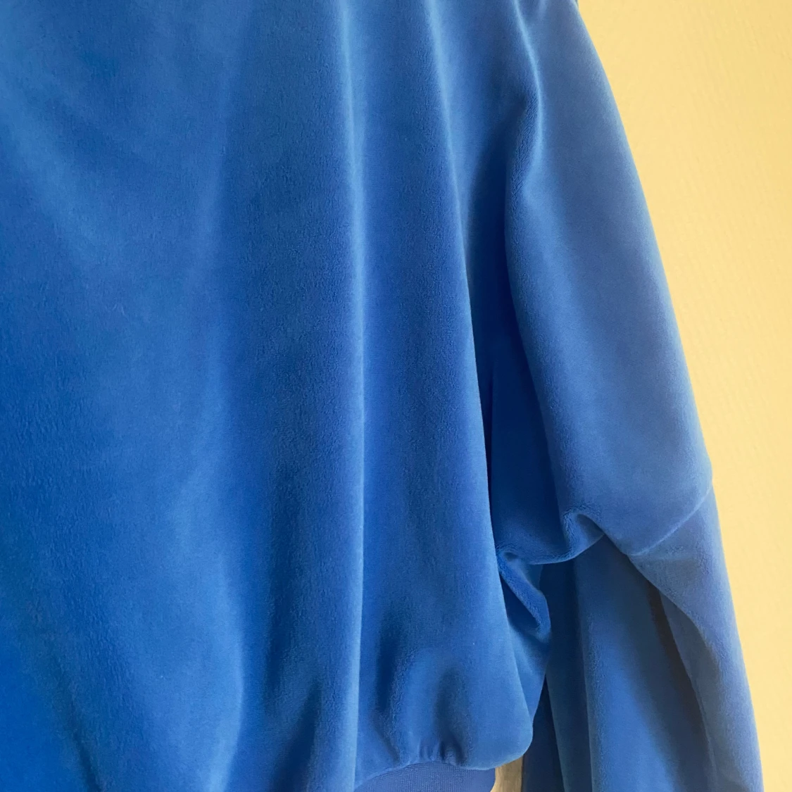 Blå croppad tröja - 91