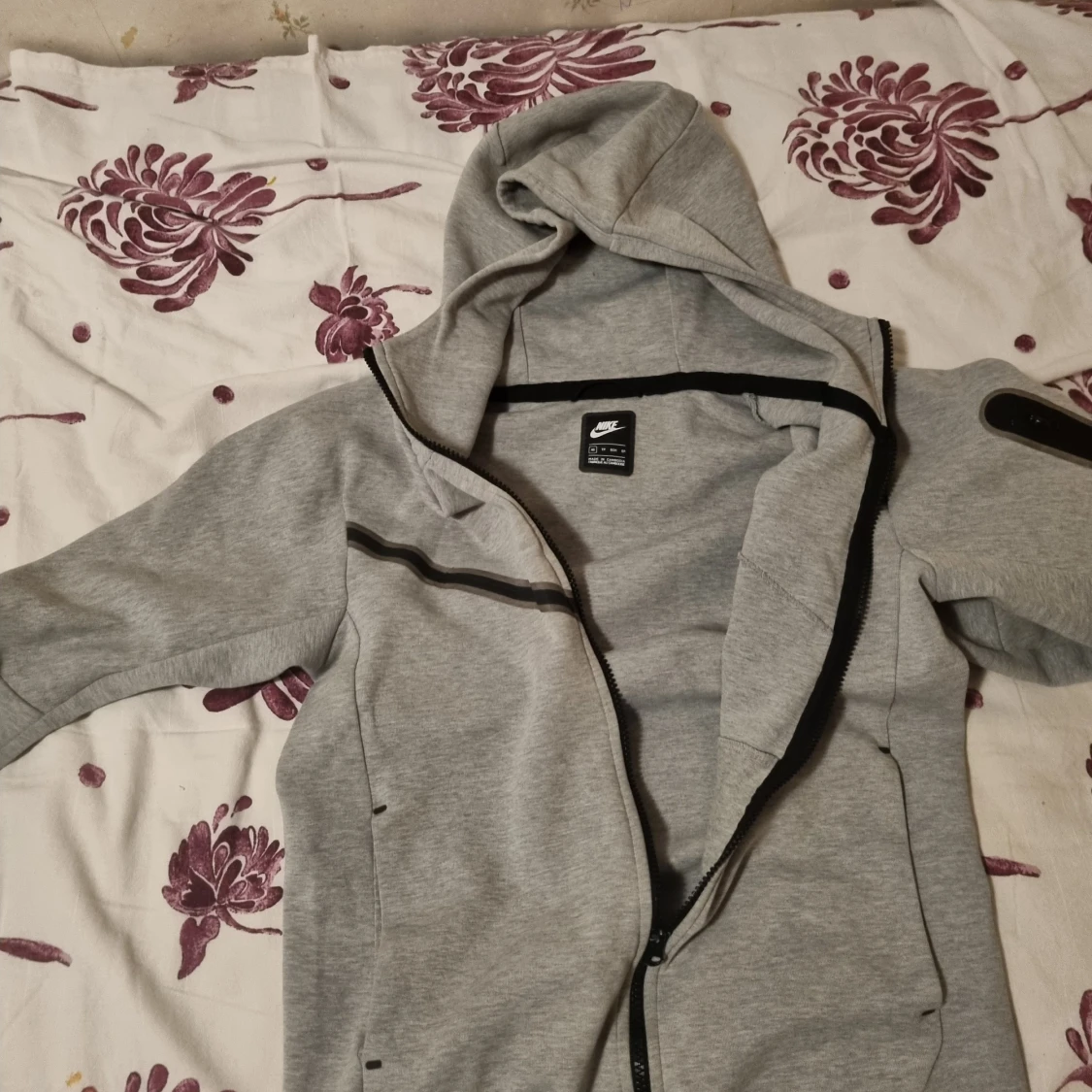 Grå hoodie från Nike - 90