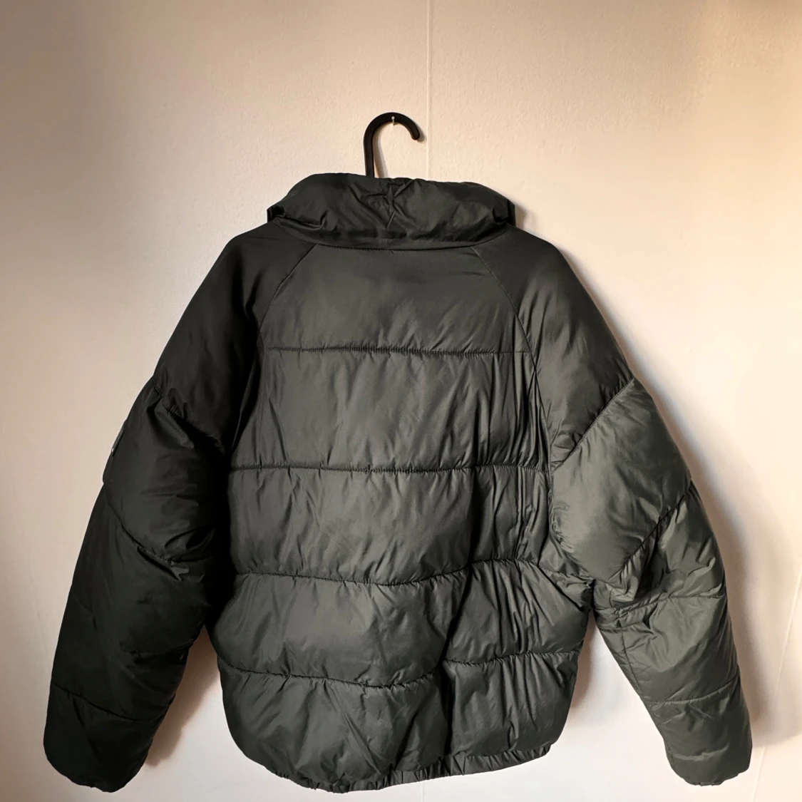 Svart pufferjacka från Zara - 90