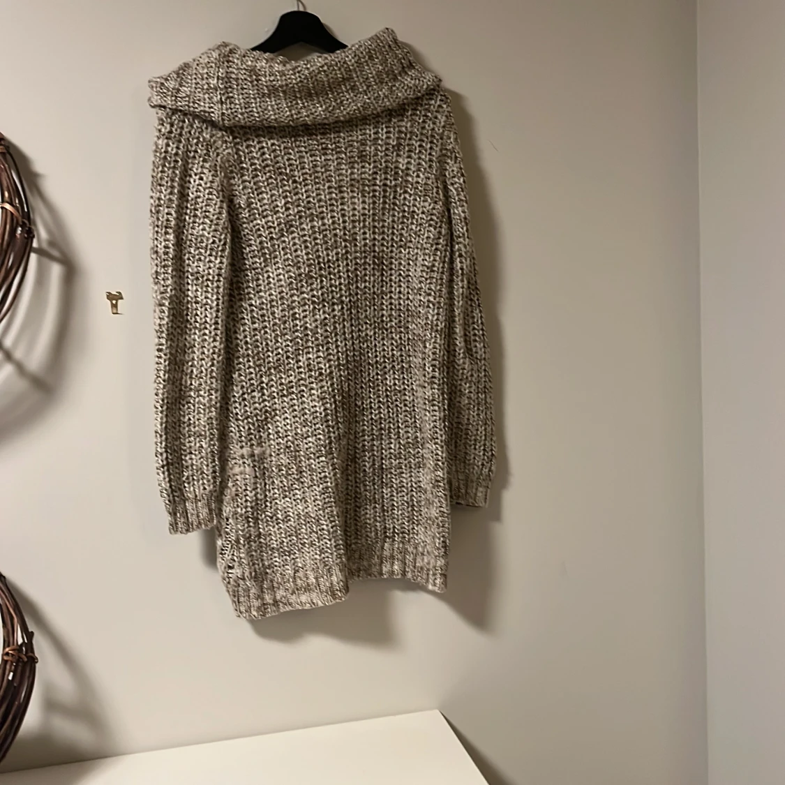 Beige stickad tröja från H&M - 90