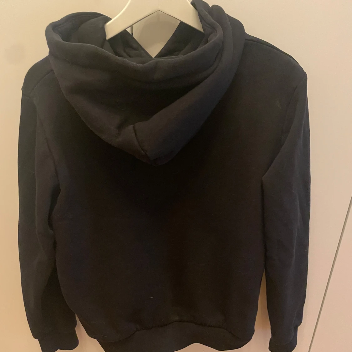 Svart hoodie från Peak performance  - 90