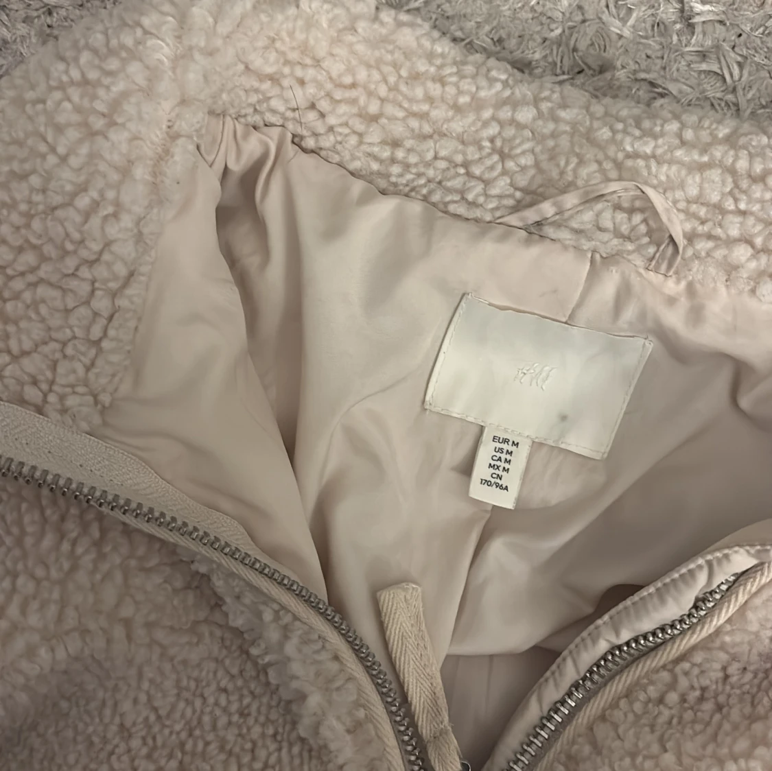 Beige teddyjacka från H&M - 90