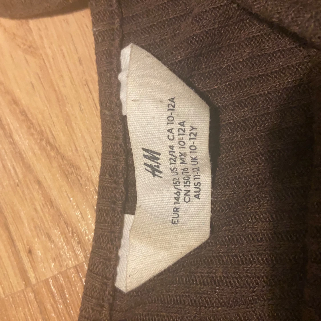 Brun ribbad linnetopp från H&M - 90