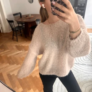 Beige stickad tröja - Mysig och fluffig beige stickad tröja ✨