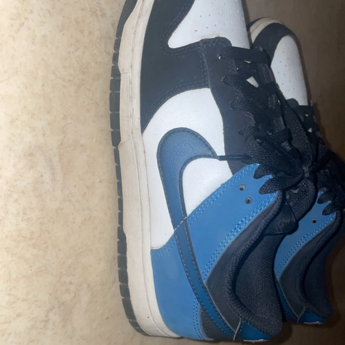 Nike sneakers i blått och svart - 90