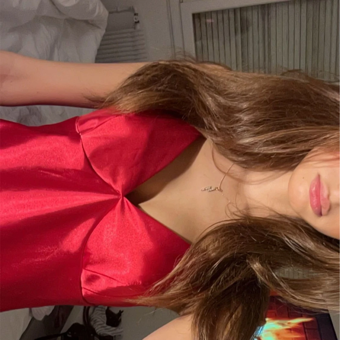 Röd satin klänning - 91