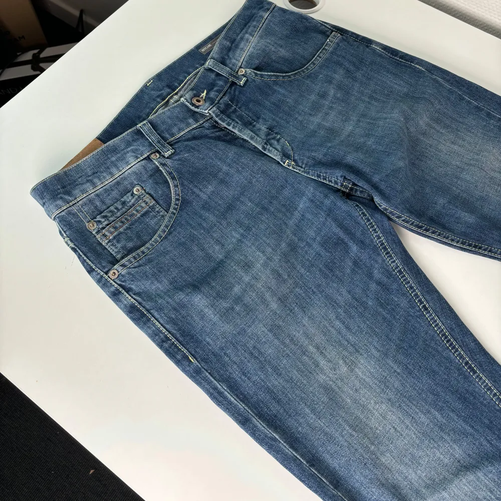 Dondup ritchie, jättebra skick. 9/10. Skinny fit. Storlek 31. Nypris ca 3000kr . Jeans & Byxor.