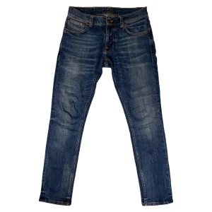 Nudie ”Tight Terry” jeans - ♠️ Strlk: W30, L28 ♠️ Skick: 7/10 (några defekter stygn) ♠️ Perfekt till vardagen etc ♠️ Priset är diskuterbart! ♠️ Nypris: 1600:-, vårt pris: 499:-
