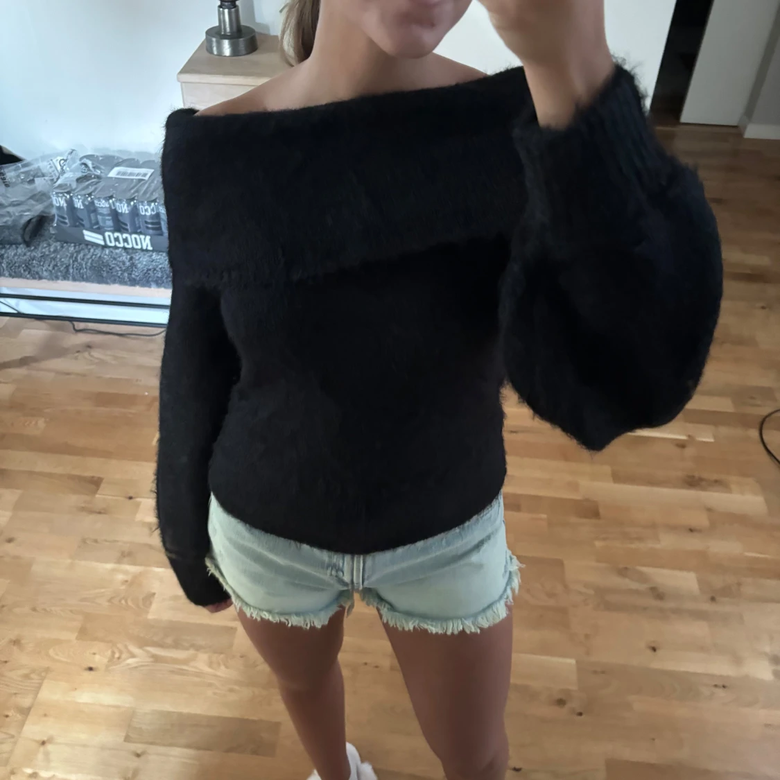 Svart offshoulder tröja