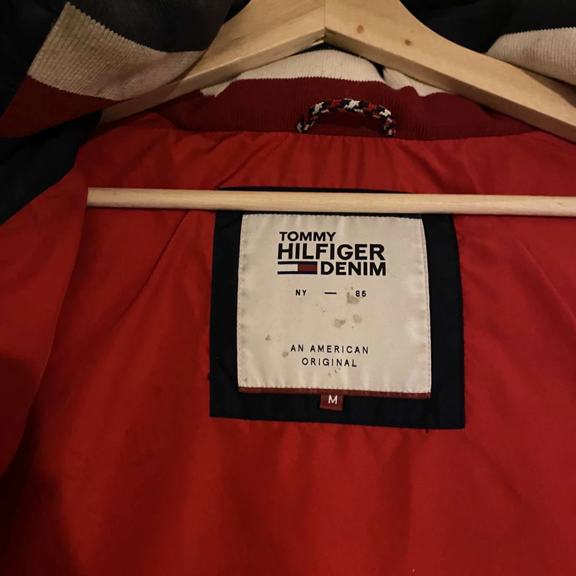 TOMMY HILFIGER VINTERJACKA - 90