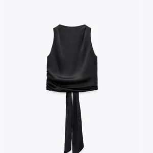 Zara topp - Säljer min svarta topp ifrån zara, aldrig använd💕💕