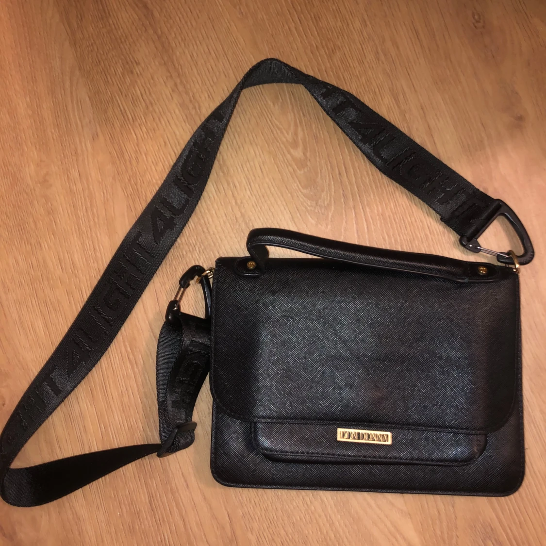 Armani bomberjacka väskor plånböcker, 500kr/st - 91