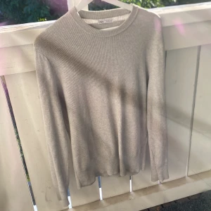 Grå sweatshirt - Grå sweatshirt, bra kvalitet 