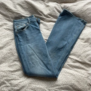 Sleng bukser - Blå slengbukser fra lager 157. Bare prøvd på