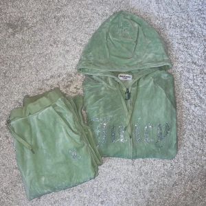 Juicy set - Grön juicy set  Byxor M  Tröja S