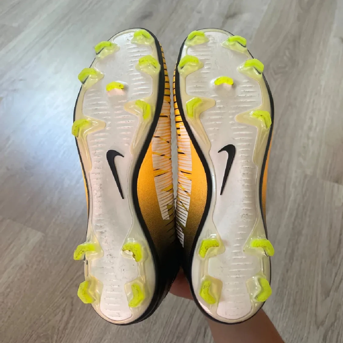 Fotbollsskor  - 92