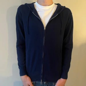 Kashmir zip-hoodie - Fint material nästan aldrig använd, okänt märke men kashmir👌Storlek XS