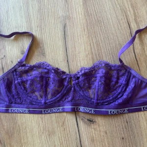 Lila spets-BH från Lounge - I väldigt fint skick!