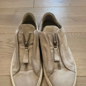 Arigatos skor - Är någon intresserad för ett par Arigatos storlek 41 säljs pga för små 