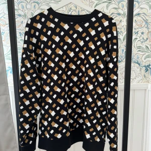 BOSS långärmad Large - Mycket bra skick. Sparsamt använd. Märke: BOSS. Storlek: Large