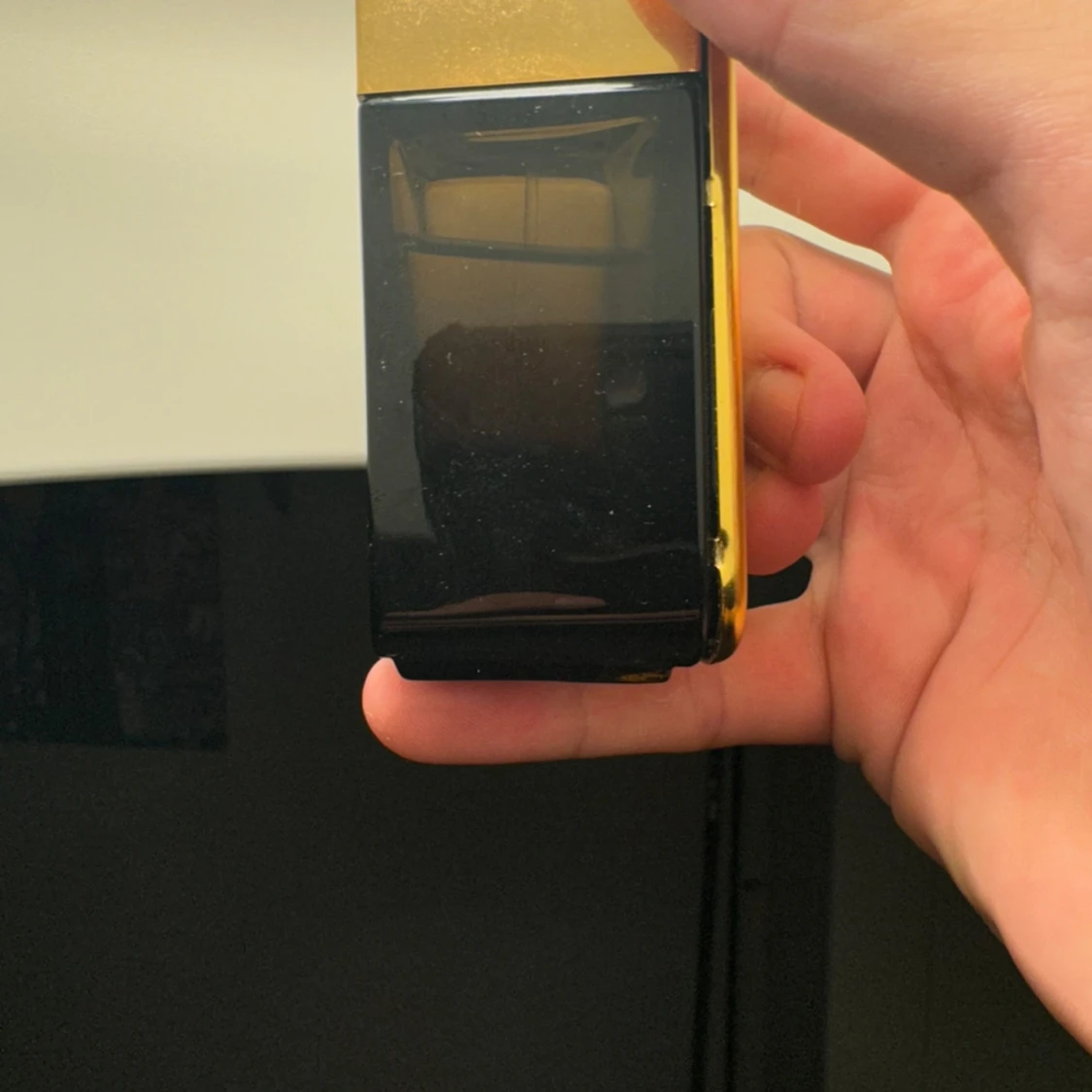 Guld och svart parfymflaska - 90