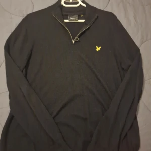 Lyle & scott halv zip - Bra skick, knappt använd