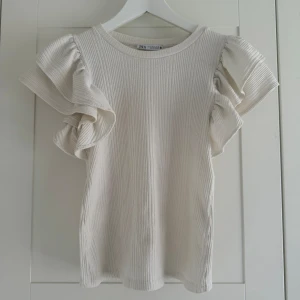 Volangtopp - Vit volangtopp från Zara💕