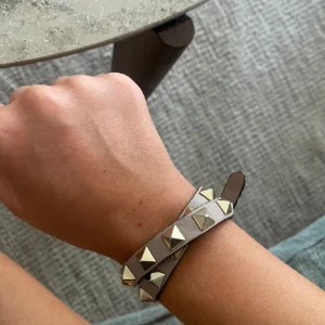 Valentino armband  - Väldigt fint valentino armband ❤️