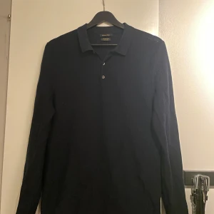 Massimo Dutti Tröja - Skön tröja från massimo dutti i väldigt bra skick utan defekter! Storlek S tts! Pm vid frågor eller funderingar!