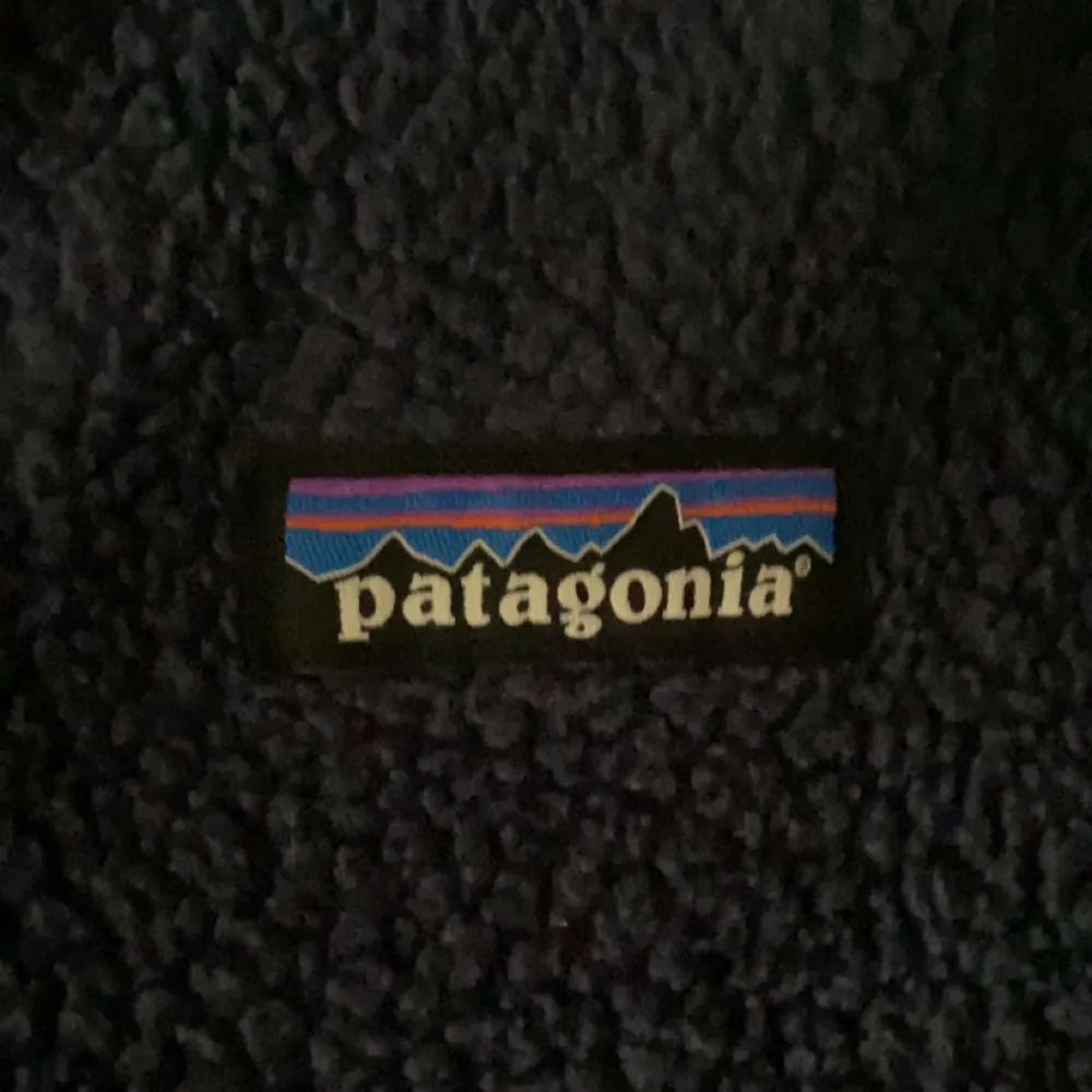 Tjena säljer nu min patagonia jacka, har aldrig använt den sen jag köpte den så skicket är otroligt bra, Storleken är S men passar M, vid frågar är de bara att hojta till.. Jackor.