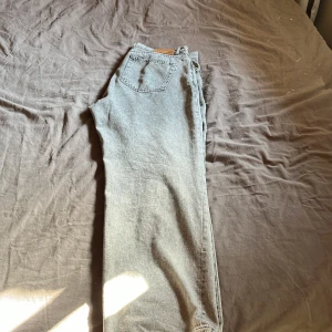 Woodbird jeans - 36,32 i toppskick. Säljer för dem är för stora.
