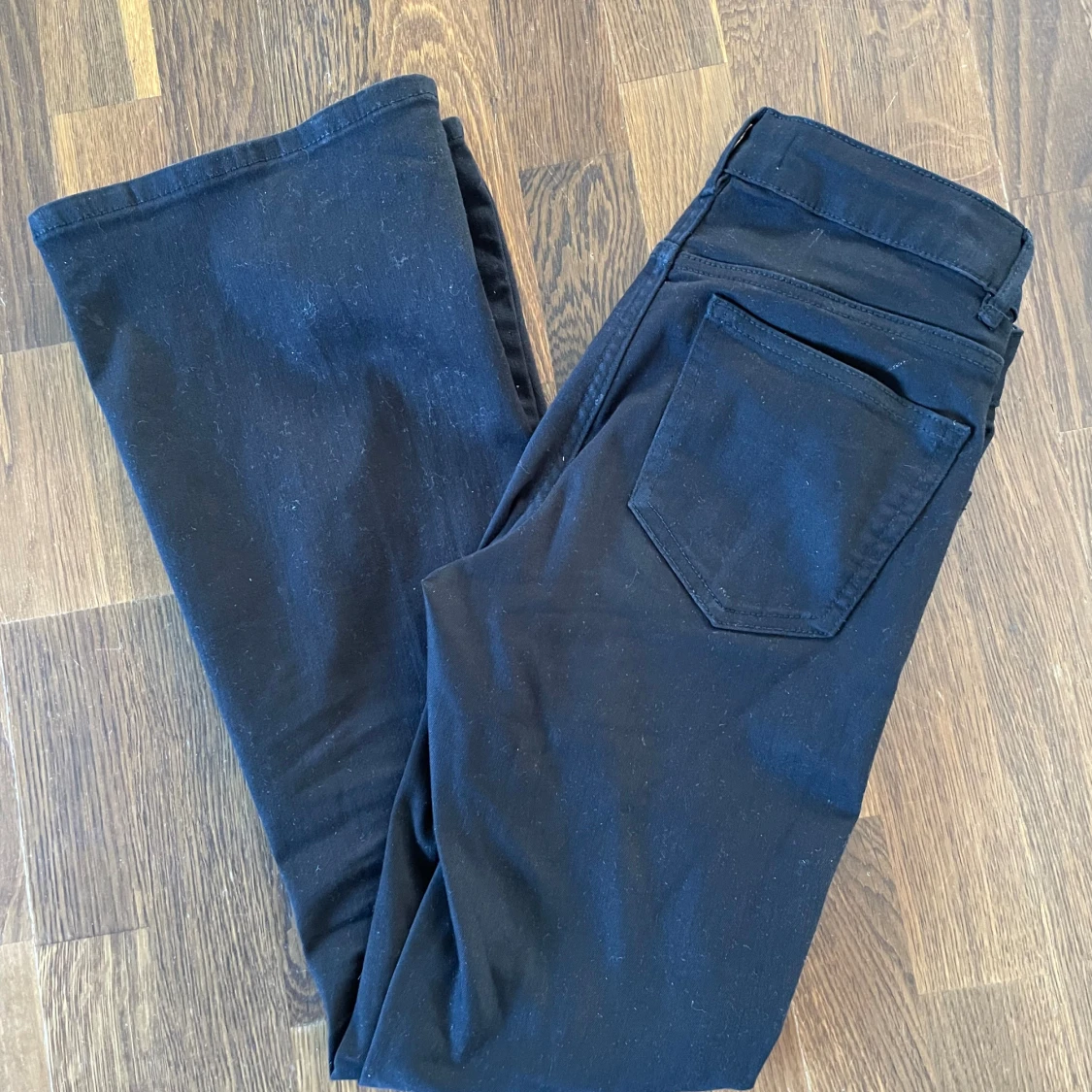 Svarta bootcut jeans - 92