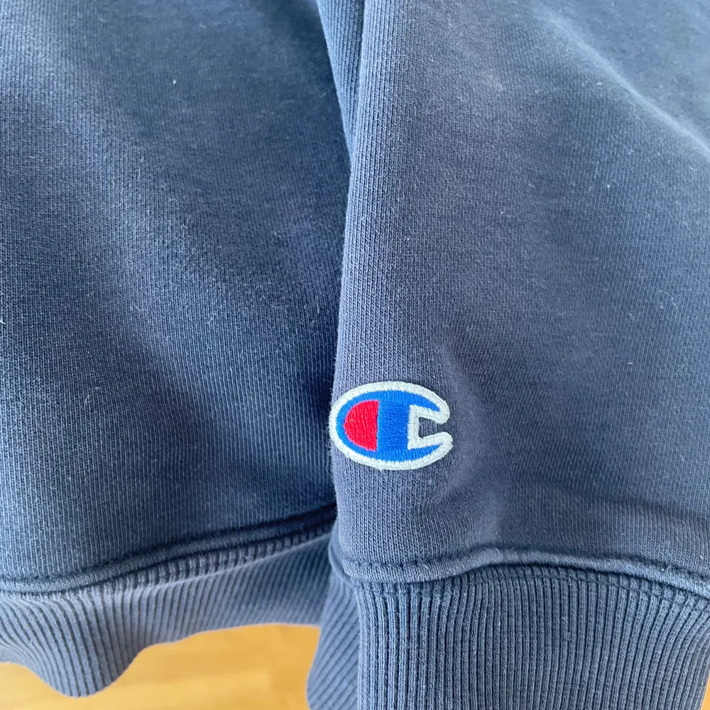 Champion X supreme hoodie Knappt använd pga för lite storlek för mig, inga defekter utan bra skick.. Hoodies.