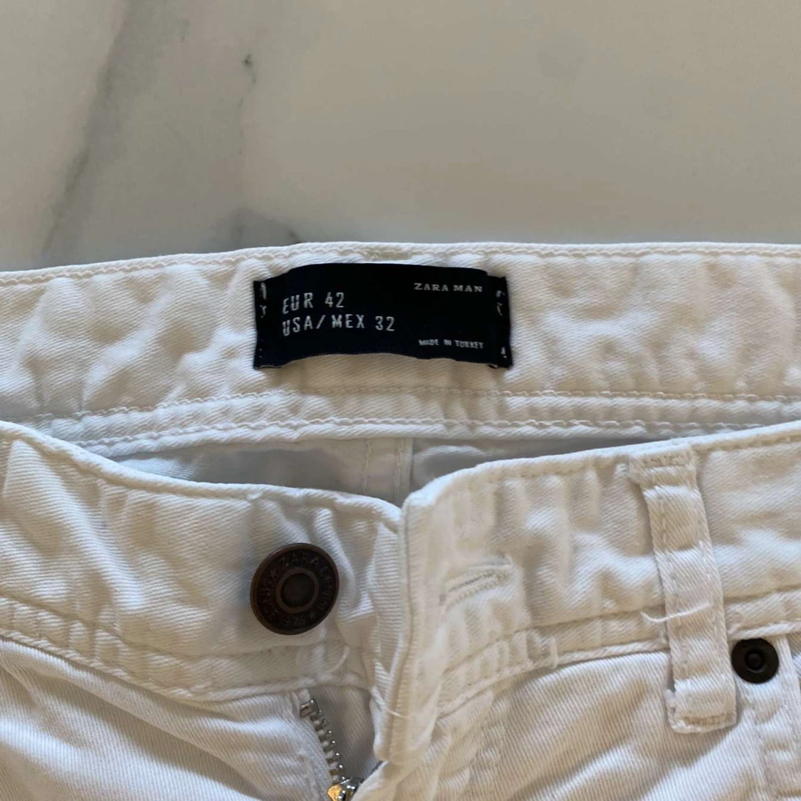 Vita byxor med ränder från Zara - 91