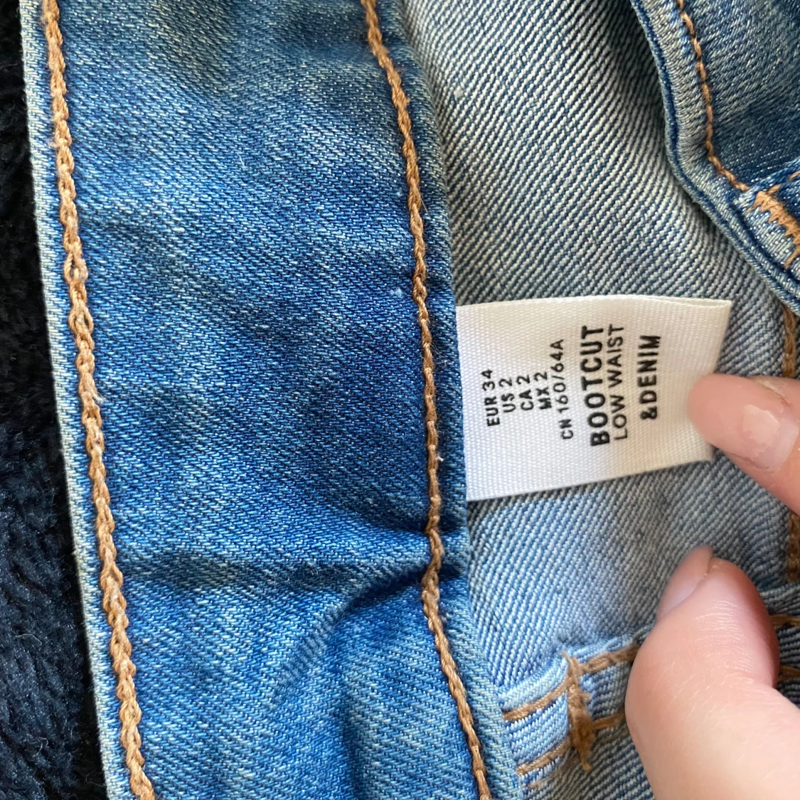 Blå jeans med bootcut - 93