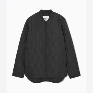 Jacka cos - Sååå fin jacka från cos som inte kommer till användning. Den är perfekt nu till hösten!!!