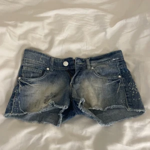 Shorts - Säljer dessa jättefina vintage shorts som börjar bli för små tyvärr 