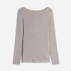 Intimissimi tröja💋 - Beige intimissimi tröja i storlek S (men passar XS-M) utan deffekter! Köpt i vintras och använd fåtal gånger, kan tänka mig sänka priset vid snabb affär annars kvarstår priset🩷(nypris 449kr)