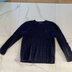 Polo Ralph Lauren Kabelstickad  - Polo Ralph Lauren Kabelstickad tröja. Strl M