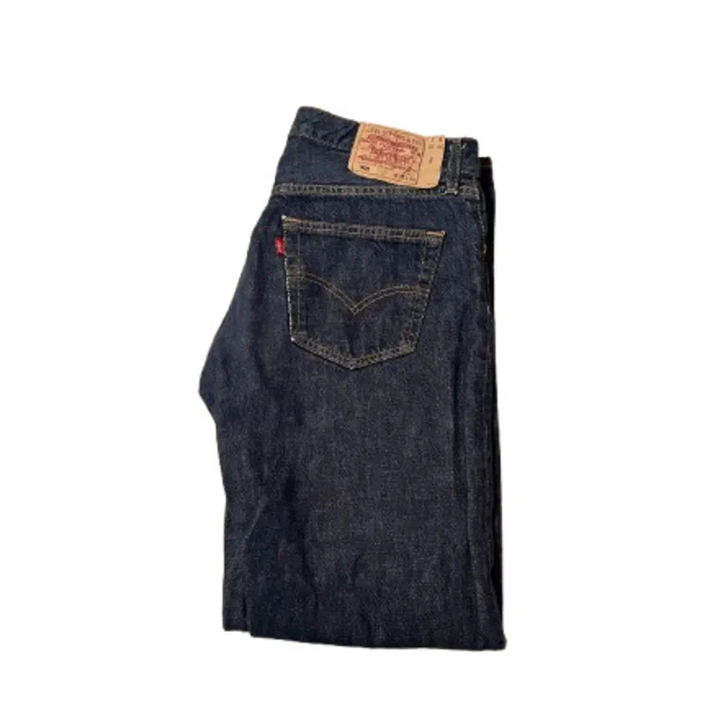 Levis 501 jeans i storlek W33 L32. Fint skick och sjukt stilrena. Nypris: ~ 1100kr . Jeans & Byxor.