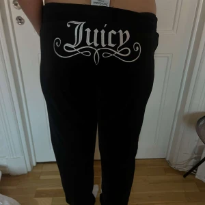  old juicy couture  - använd typ 2ggr men legat hemma länge. Storlek s.