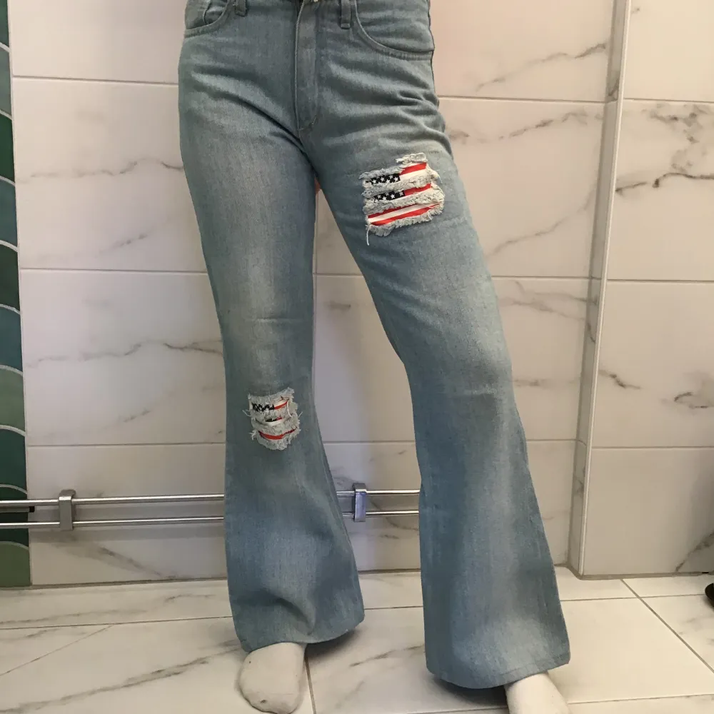 Jeans med USA flaggan strl 10 (36) , köpte i NY märke Suzie,oanvända .. Jeans & Byxor.