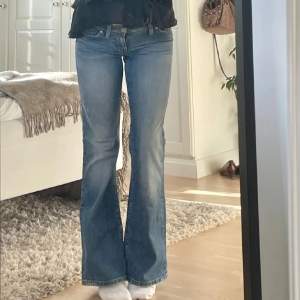 Superfina lågmidjade jeans med bootcut