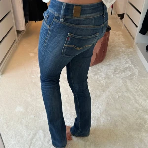 Replay jeans  - Mörkblåa replay jeans! Passa mig bra i längden som är 175 cm lång💕 