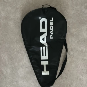 Padelväska - Bra skick, knappt använd
