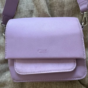 Carin Wester väska - Lila handväska. Använd ett par gånger. Mycket fint skick.