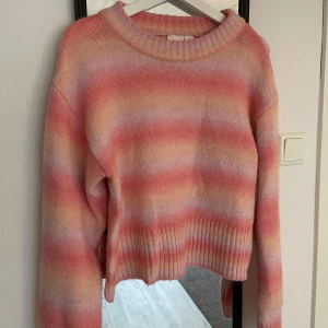 Stickad tröja - Stickad tröja ifrån Gina Young. 